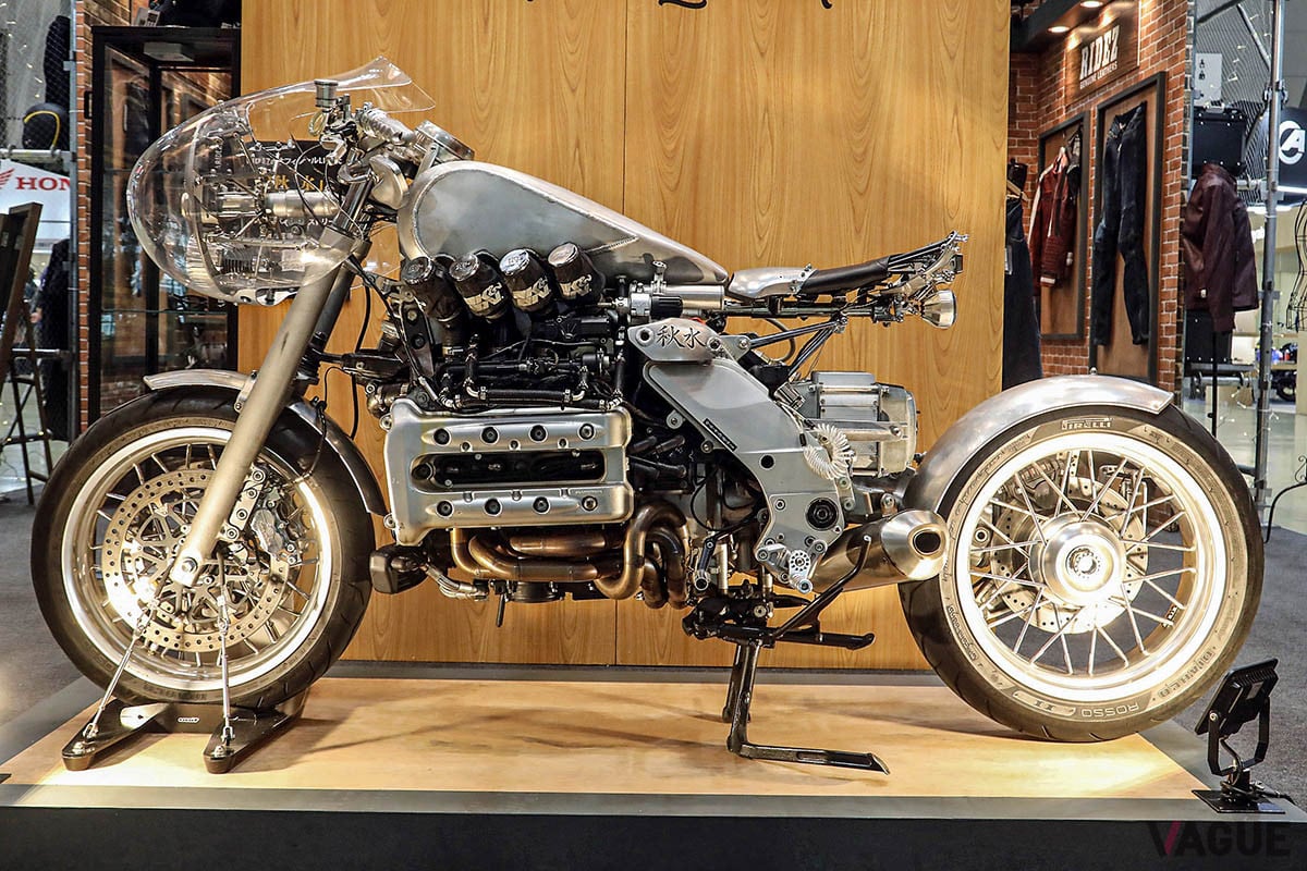 バイク界のサグラダファミリアと呼ばれるRIDEZブース展示の秋水