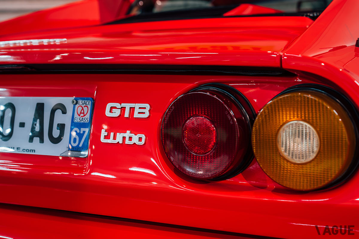 6万9000ユーロ（邦貨換算約930万円）で落札されたフェラーリ「GTBターボ」（C）2021 Courtesy of RM Sotheby's