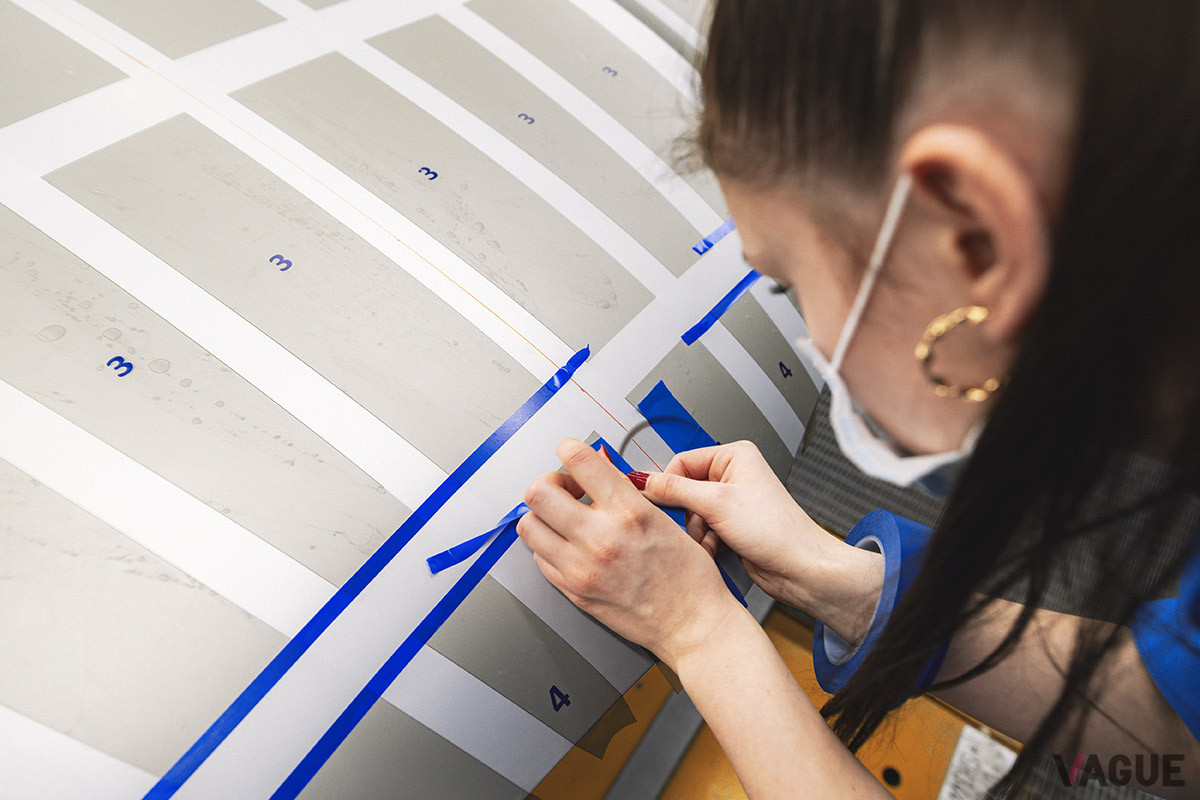 カラーリングは、ラッピングではなくて手作業によるペイントだ