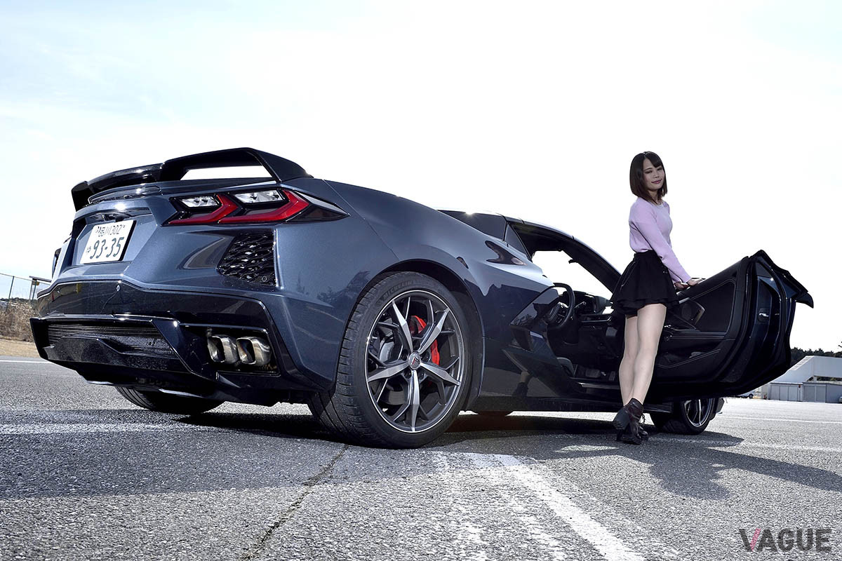 「運転するためのクルマ」という感じ。潜り込むようなコックピット感は、スポーツカー好きの私にはたまりません