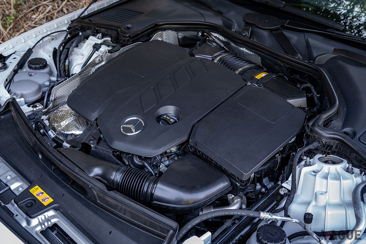 C220dが搭載するディーゼルターボエンジンは、440Nmという大トルクをわずか1800回転から発生する