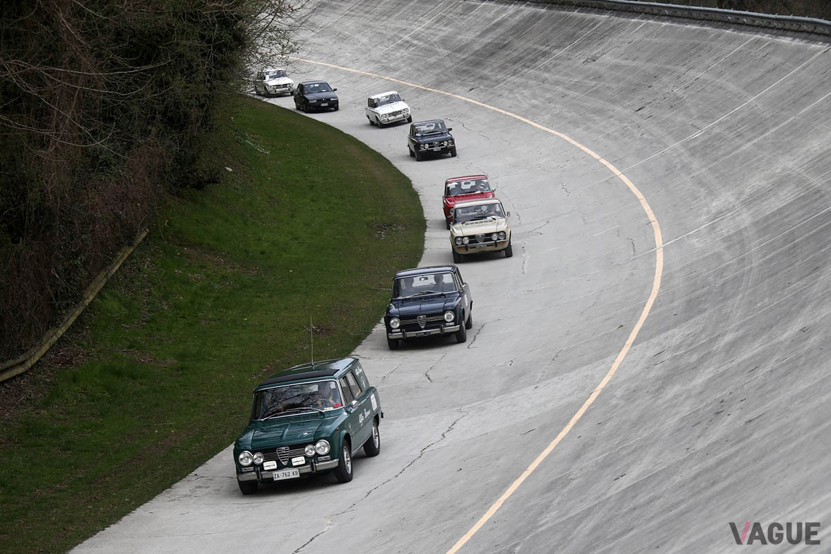 モンツァ・サーキットにて。往年のバンクを走行（C）Scuderia del Portello