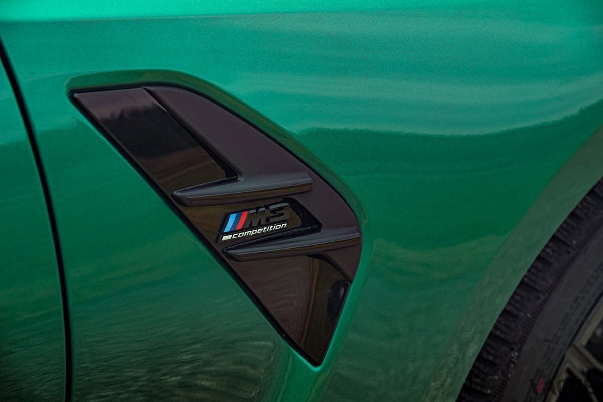 E46型M3から、フロント左右フェンダーに装着されるサイドギルがMであることの証となっている