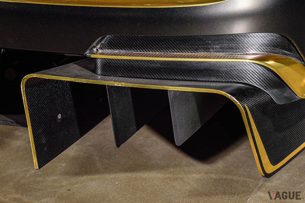 トランスアクスルギアボックスを取り囲む高性能のリアディフューザー