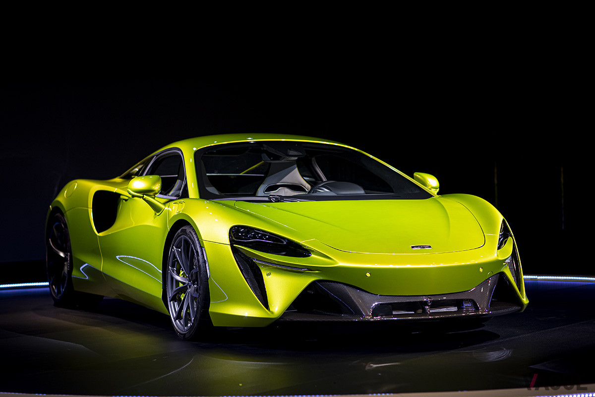 アルトゥーラの車両価格（消費税込）は、2965万円