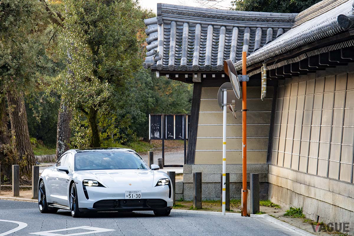 車幅1966mm×全長4963mm。最高トルクは1050Nm、最高出力は560psだがオーバーブースト機能を使えば一時的に761psを発揮する。最高速度は時速260km／h（C）橋本玲
