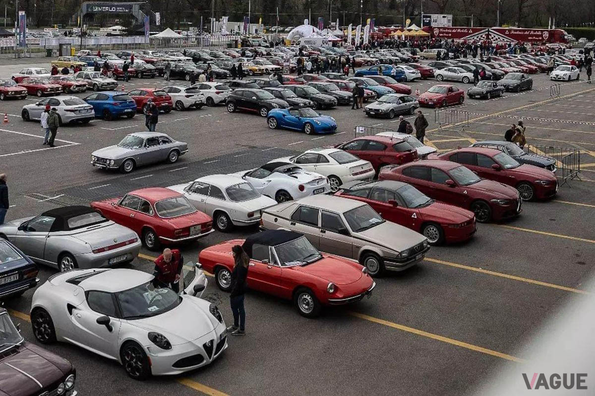 モンツァ・サーキットにて。パドックには約400台の新旧のアルファ ロメオが集まった（C）Scuderia del Portello