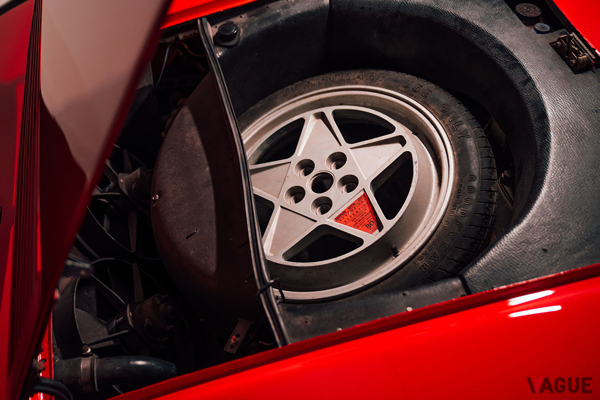 6万9000ユーロ（邦貨換算約930万円）で落札されたフェラーリ「GTBターボ」（C）2021 Courtesy of RM Sotheby's