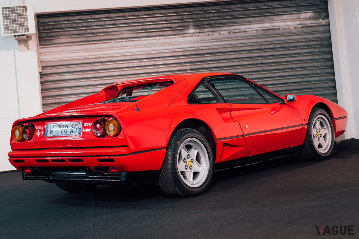 リアフェンダー下部のNACAスクープ、リアバンパー上部のスリットなどが外観上の特徴（C）2021 Courtesy of RM Sotheby's