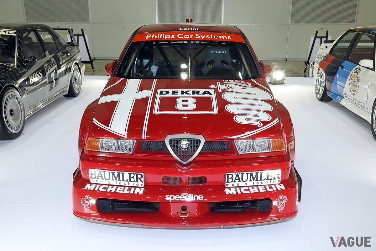 DTMはグループA規定からFIAのClass1規定に移行となったため、市販モデルから比べると大幅に改造が施されたアルファ ロメオ「155 V6 TI」