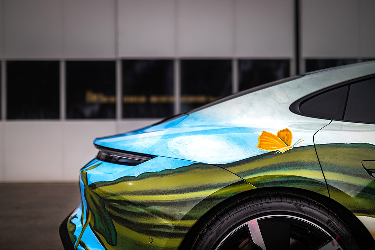 約2180万円で落札されたリチャード・フィリップスによるポルシェ「タイカン4S」アートカー（C）2021 Courtesy of RM Sotheby's