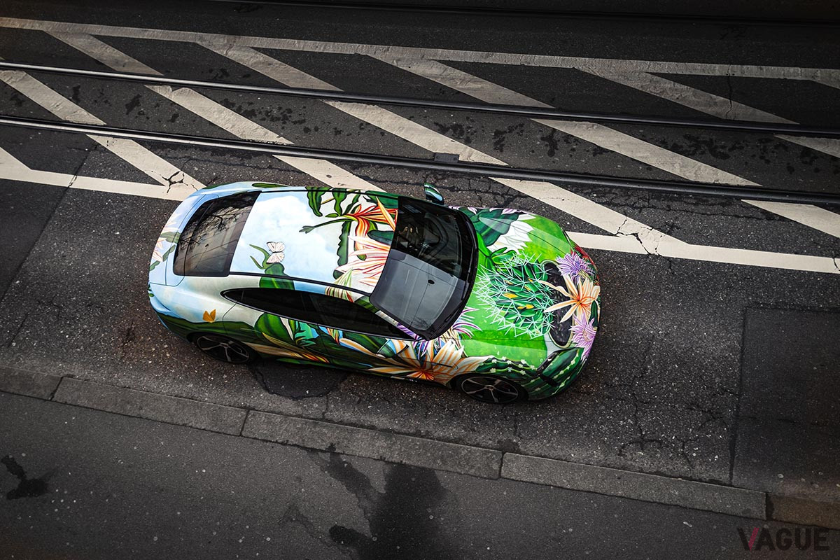 約2180万円で落札されたリチャード・フィリップスによるポルシェ「タイカン4S」アートカー（C）2021 Courtesy of RM Sotheby's