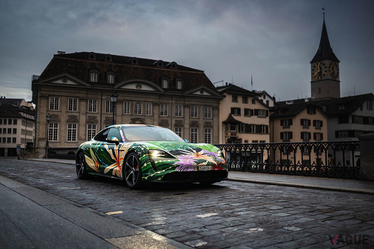 約2180万円で落札されたリチャード・フィリップスによるポルシェ「タイカン4S」アートカー（C）2021 Courtesy of RM Sotheby's