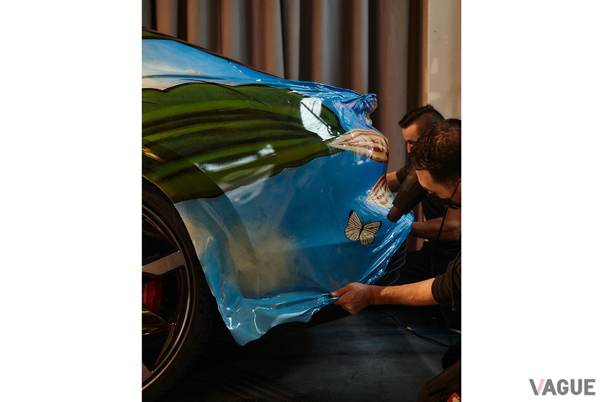 「タイカン4S」アートカーはフルラッピングで製作された（C）2021 Courtesy of RM Sotheby's