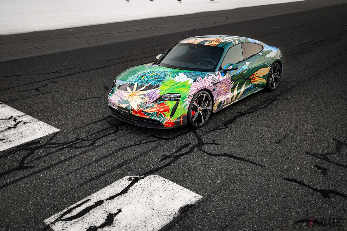 約2180万円で落札されたリチャード・フィリップスによるポルシェ「タイカン4S」アートカー（C）2021 Courtesy of RM Sotheby's