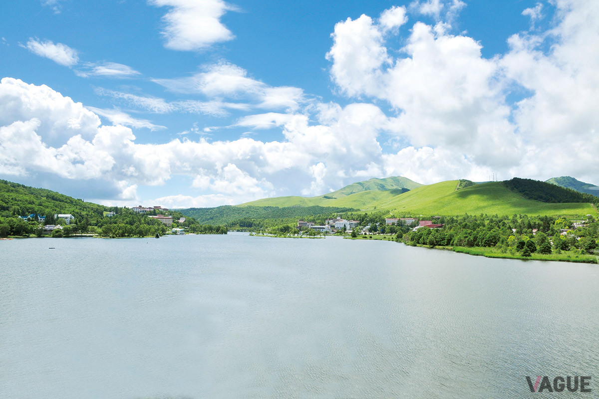 白樺湖エリアは標高1450mの高地。登山やツーリングなど、さまざまなアクティビティを楽しむために訪れる人も多く、新施設はそういう人々の拠点となることも考慮した