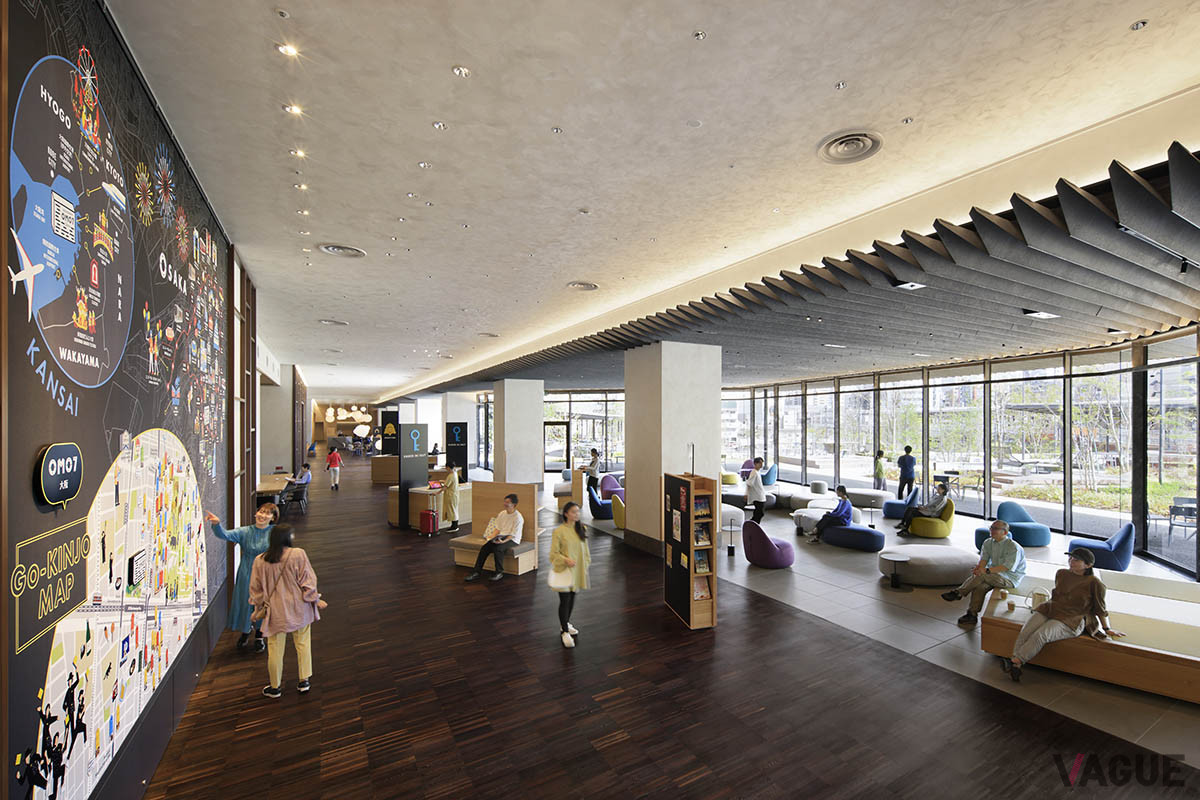 大阪の旅を楽しくしてくれるパブリックエリア「OMOベース」には、街の情報がつまったご近所マップやライブラリーラウンジ、なにわの美味がインスパイアされた「OMOダイニング」や「OMOカフェ&バル」などを用意