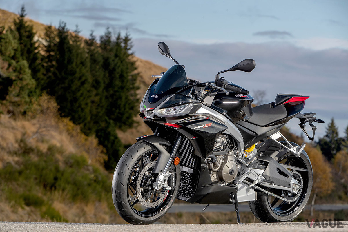 ストリートで高い走行性能を誇る「トゥオーノ660」シリーズに加わったファクトリーバージョンは、ダイナミック性能に優れる同車を高効率で楽しく、誰もが真の感動を味わえるストリートバイクへと昇華させた