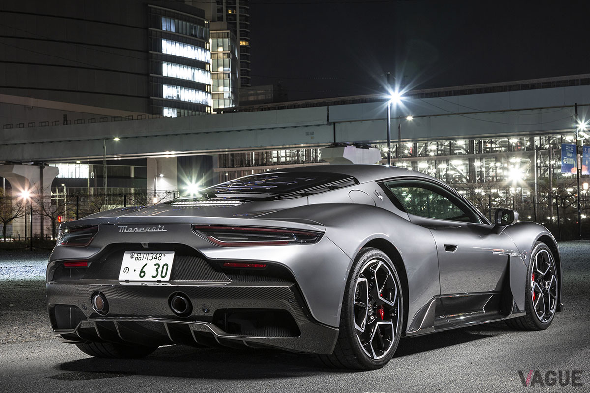 「MC20」の車両価格は2664万円だが、試乗車はオプション込みで軽く3500万円オーバーだ