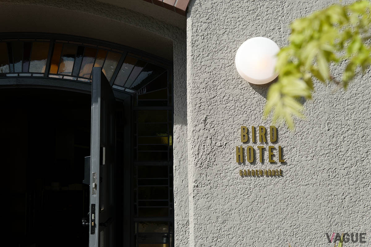 「BIRD HOTEL」というネーミングには、緑豊かなガーデンに世界中からさまざまな鳥や動物、人々が集まるような場所にしたいとの願いが込められている