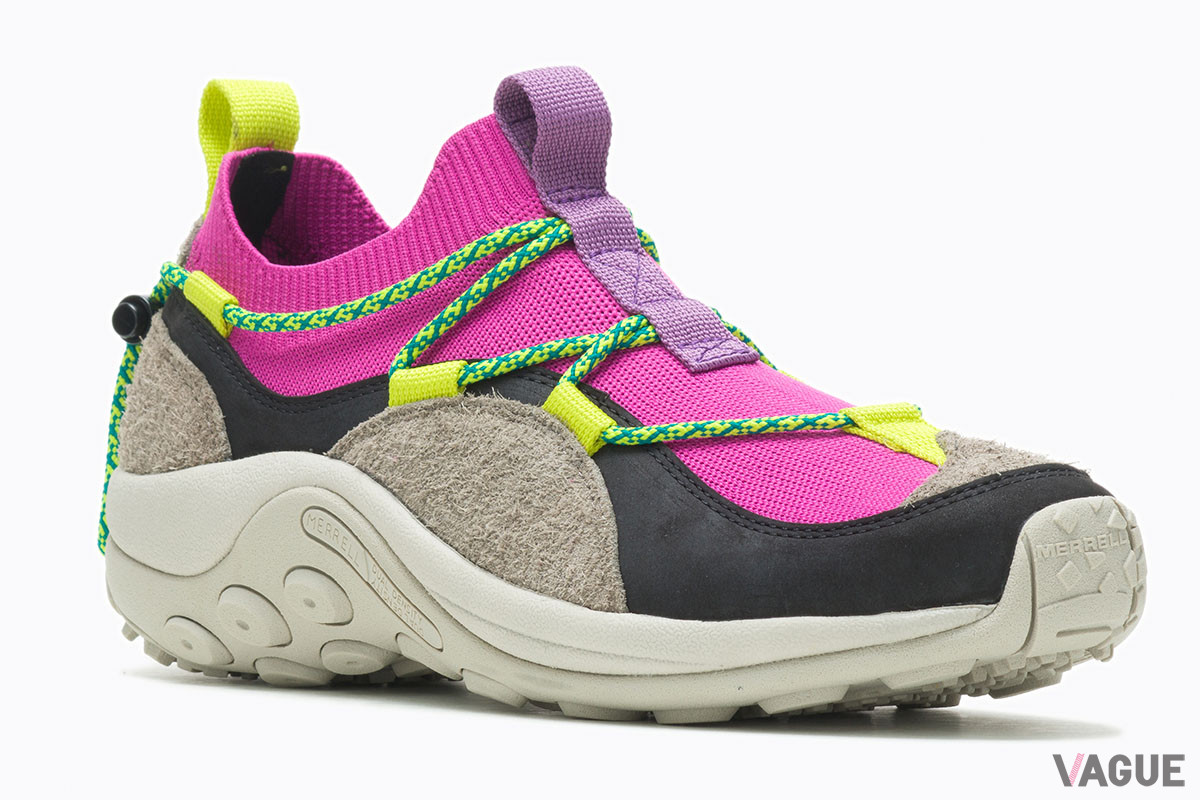 「JUNGLE MOC EXPLORER」の「MERRELL 1TRL」仕様は、写真のFUCSHIA／BRINDLEとBLUE／BOULDERの2色展開