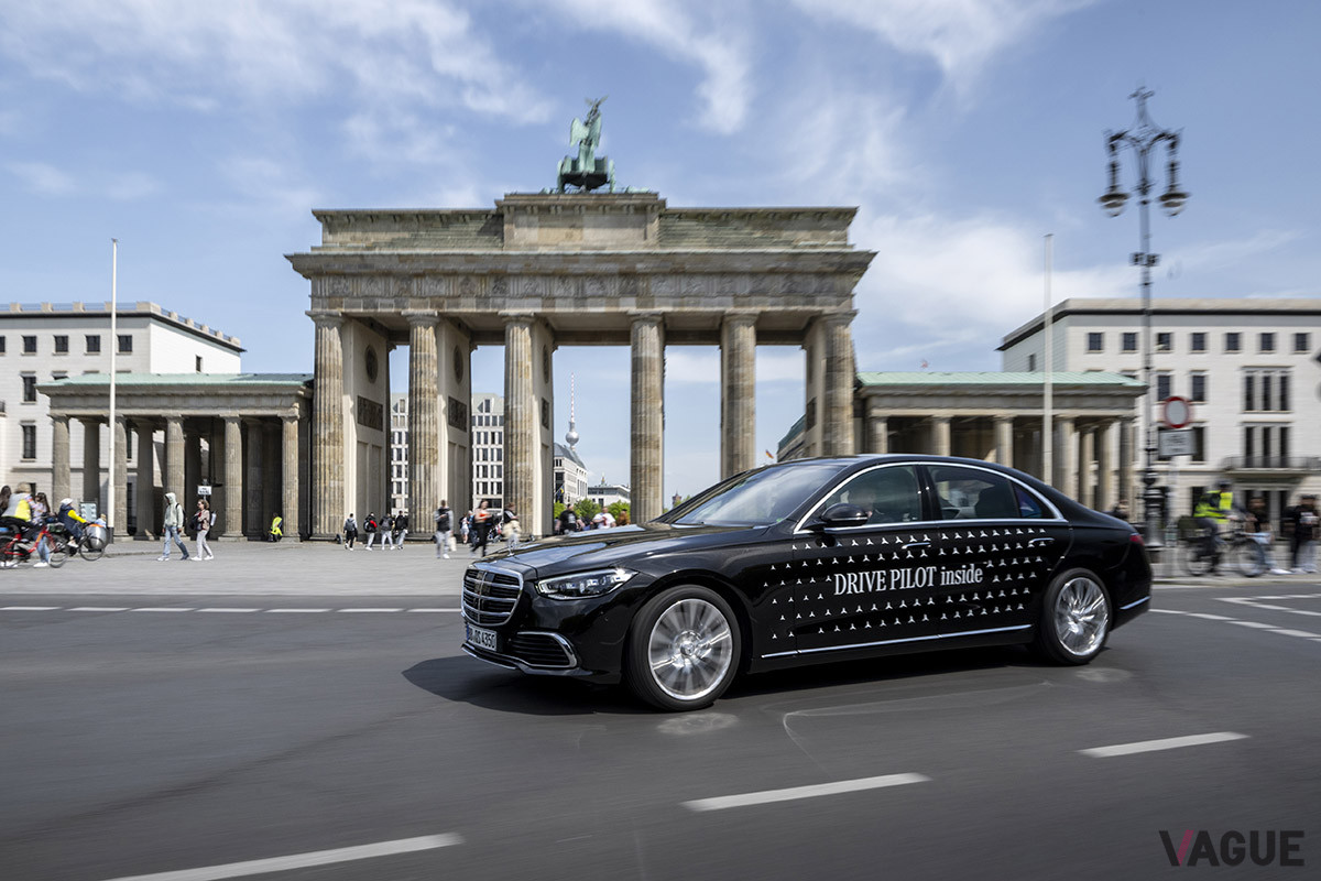 ベルリンを走行するメルセデス・ベンツ「Sクラス」（C）Mercedes-Benz Group