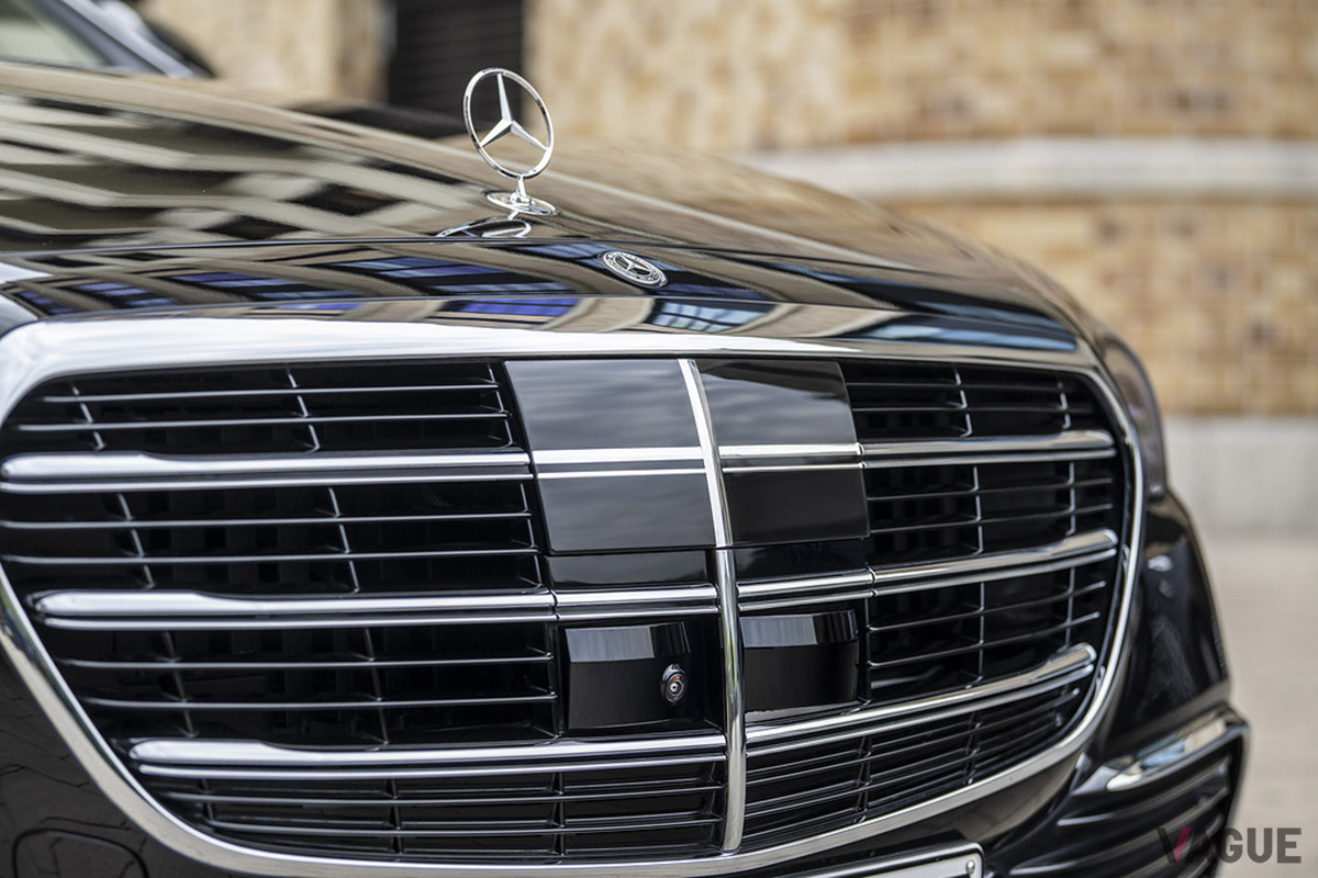 「Sクラス」の搭載されたセンサー類は、「EQS」よりも目立たない印象（C）Mercedes-Benz Group