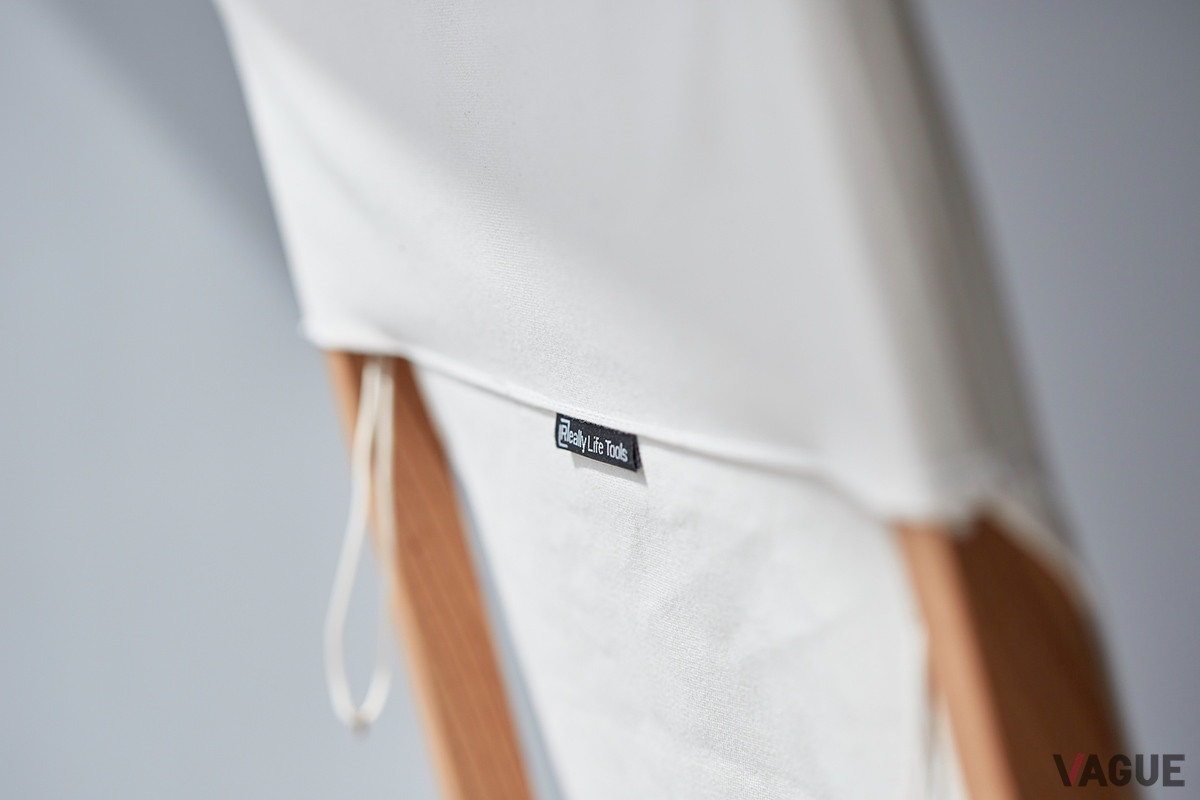 シートには、愛知の知多半島で織られるミルスペックの高密度帆布の生地を採用