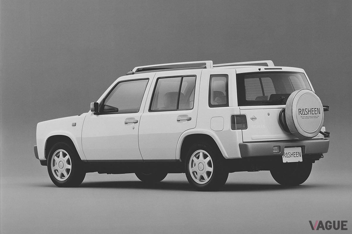 背面スペアタイヤやグリルガードなど、よりSUVを意識したスタイルのモデルもラインナップしていた（C）日産自動車