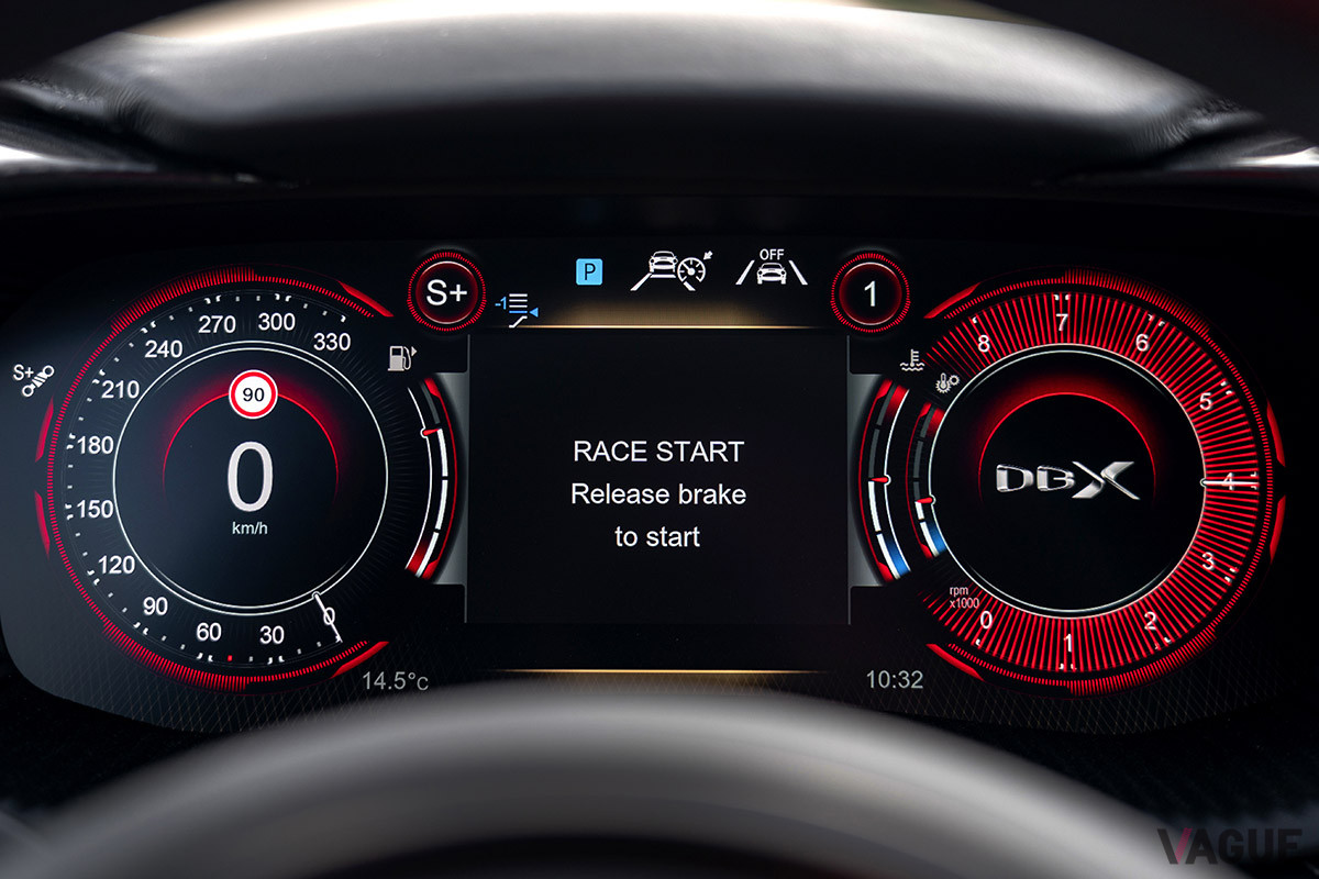 ダイナミック・ドライブモードを改良、「GT sport」と「Sport ＋」で「Race Start」が選択可能となっている（C）アストンマーティン
