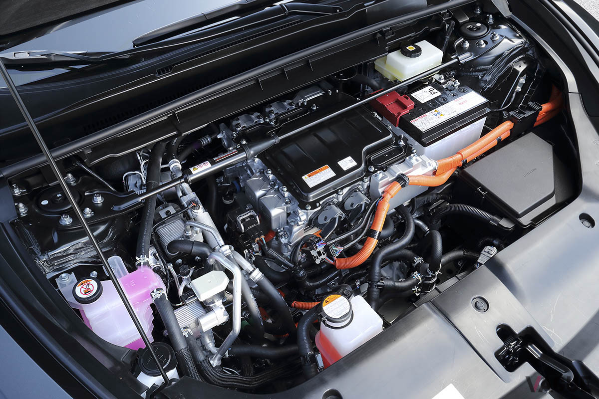 パワートレインには、フロントに150kW、リアに80kWのモーターをそれぞれ搭載する4WDシステム“DIRECT4”を搭載