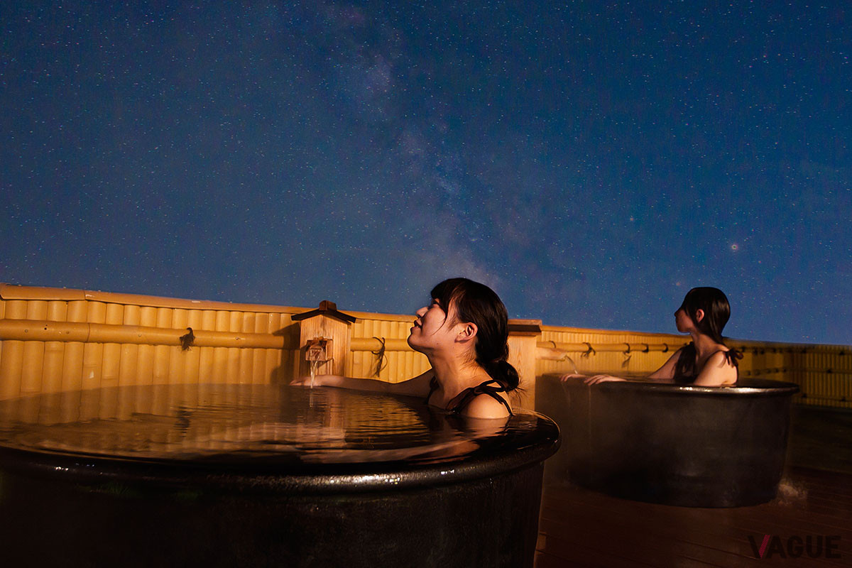 ホテル自慢の大露天風呂からは、満天の星空も眺められる