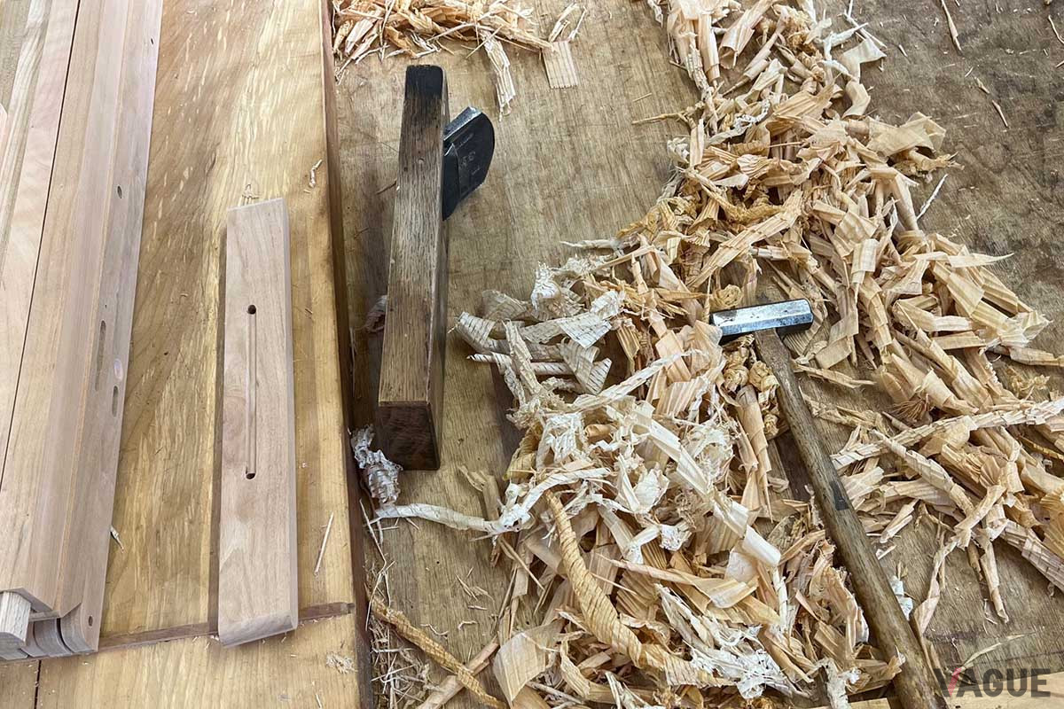 “純国産”、“地域活性”、“SDGs”に着目。座り心地と使いやすさを追求したデザインと職人による巧みな手仕事を融合させ、クールなフォルムを実現した