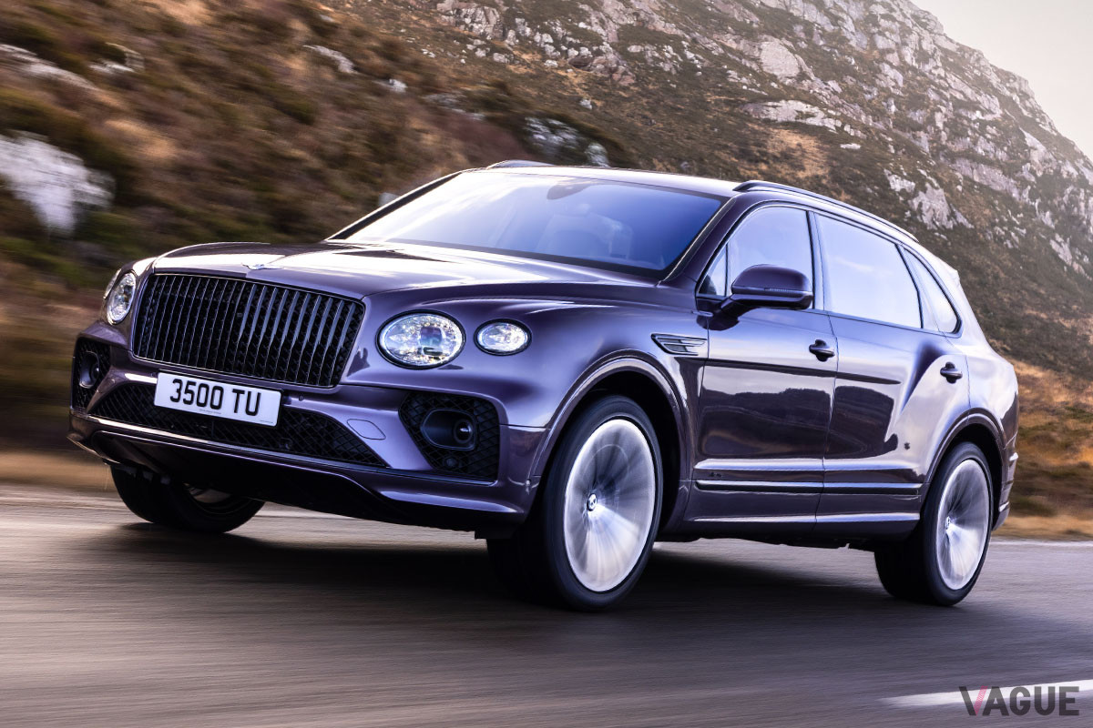 最高出力550ps・最大トルク770Nmを発揮し、最高速度290km／h、0−100km／h加速4.6秒を誇る