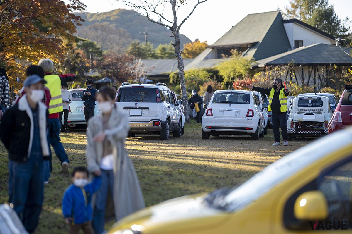 「ヌォーヴァ500」の小ささがよくわかる