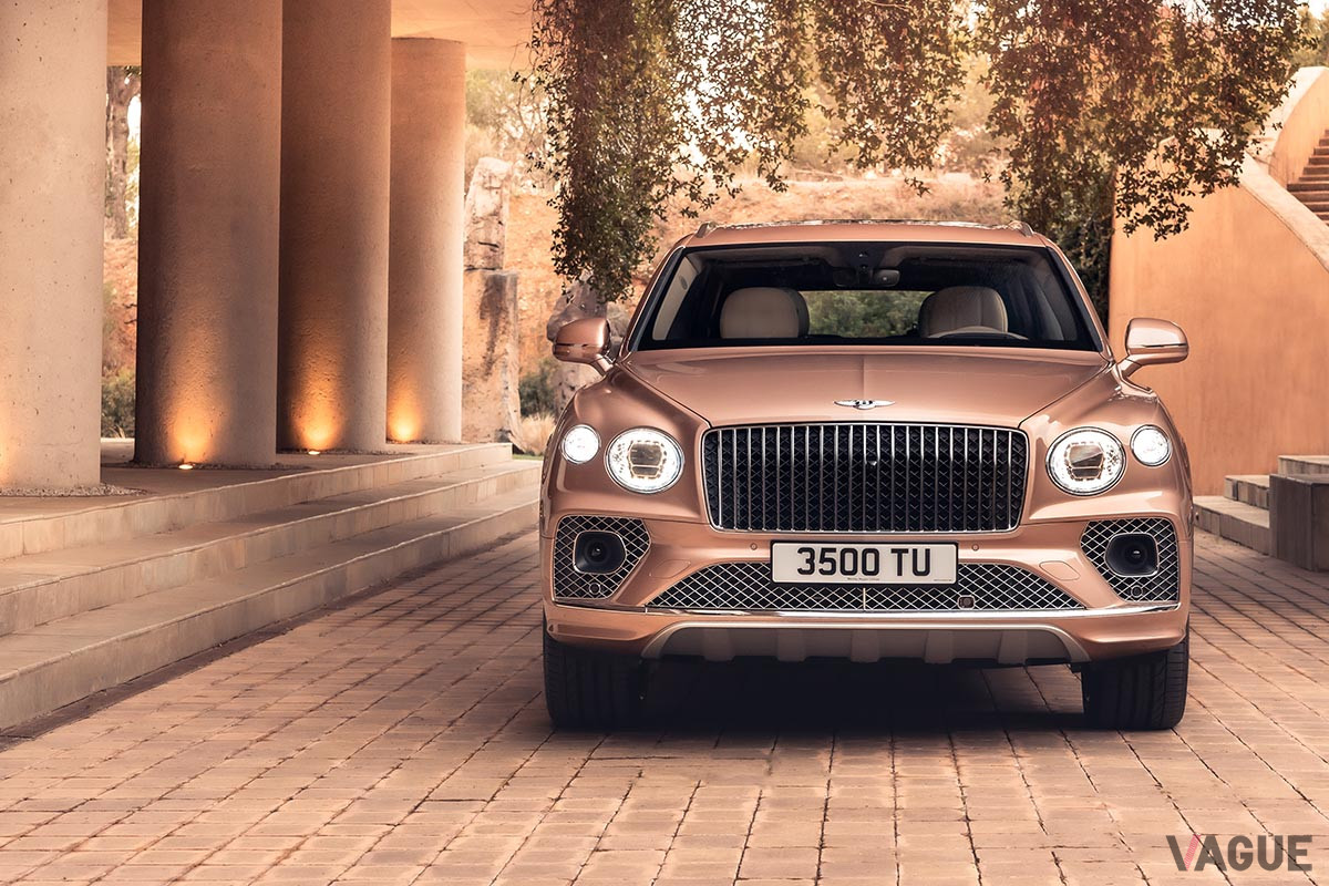 ブライトバンパーロアグリルが特徴となる特別仕様車「アズール」