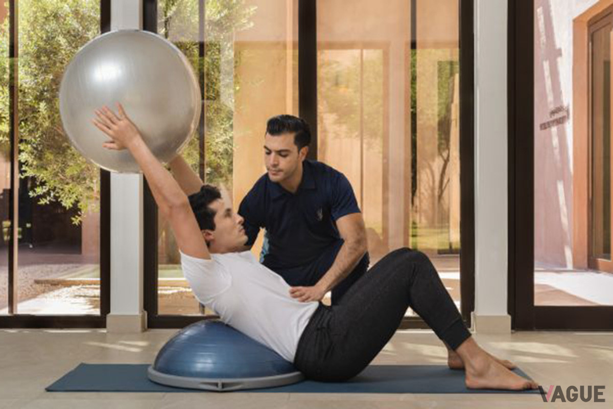 オーダーメイドのフィットネスプログラム「Optimal Physio Fitリトリート」では、フィットネスと理学療法の専門家によるガイダンスの元、心身を整える、痛みを和らげる、姿勢を改善するといったウェルネスの向上を丁寧に実施
