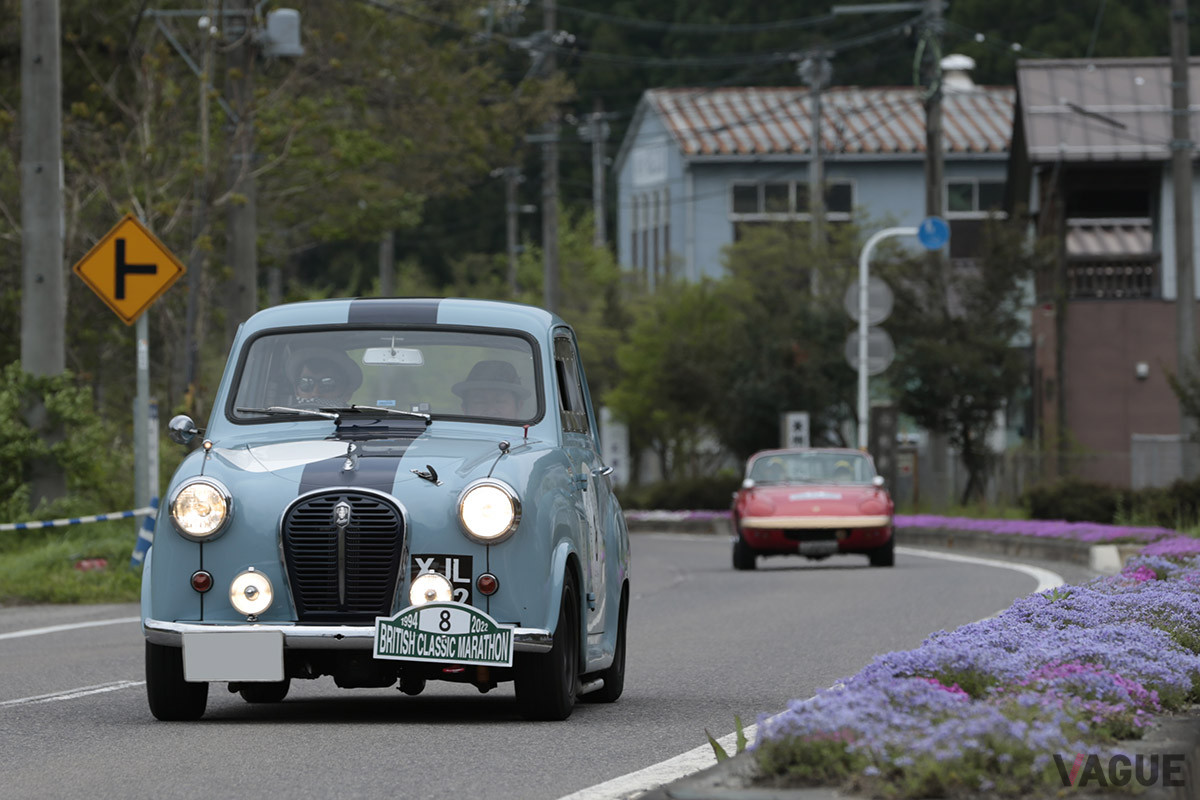 ラリーモディファイの常套手段、追加された補助灯をライトオンしコンペ気分を盛り上げる