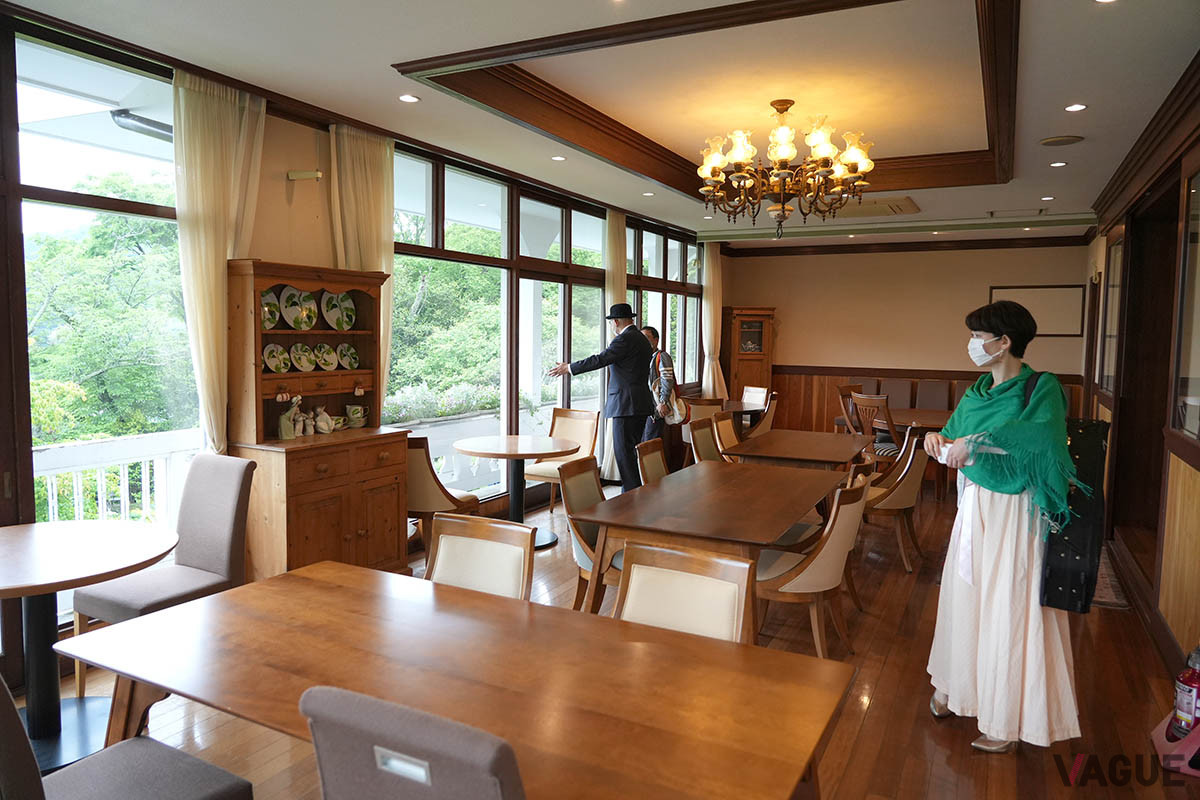 高台からの景色も素晴らしい。100年前のままの姿を残した2階を見学