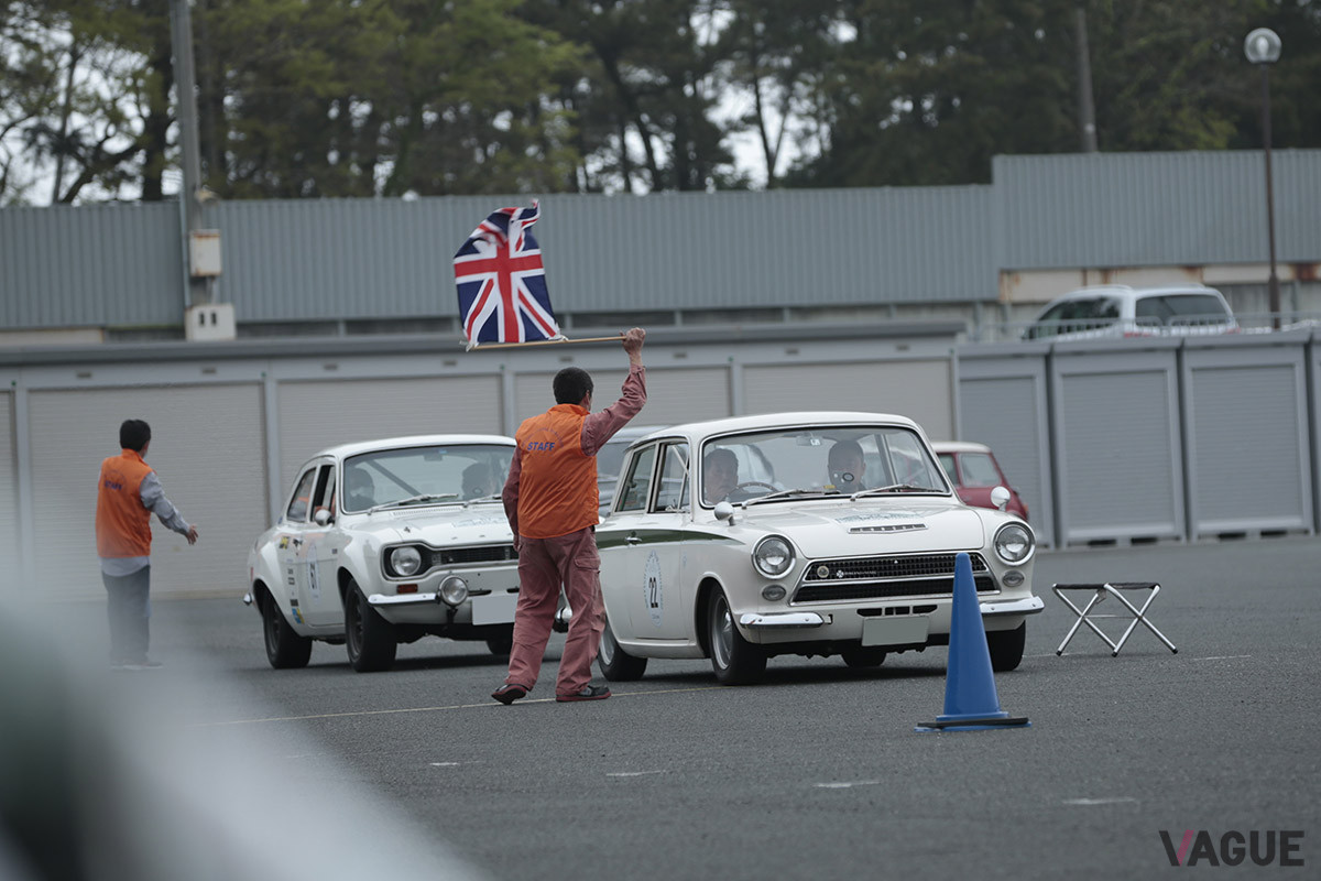 日本に1963年から生息する正規輸入されたロータス「コーティナ」がスーパースローに挑む