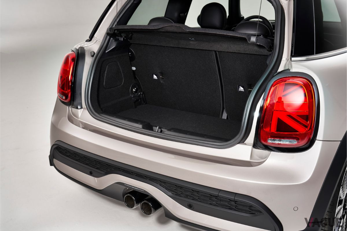 改良新型「MINI3ドア」のトランクルーム