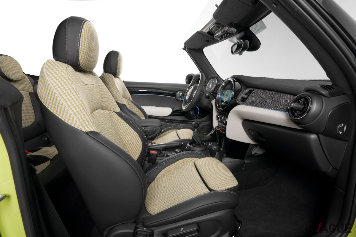 改良新型「MINIコンバーチブル」のフロントシート