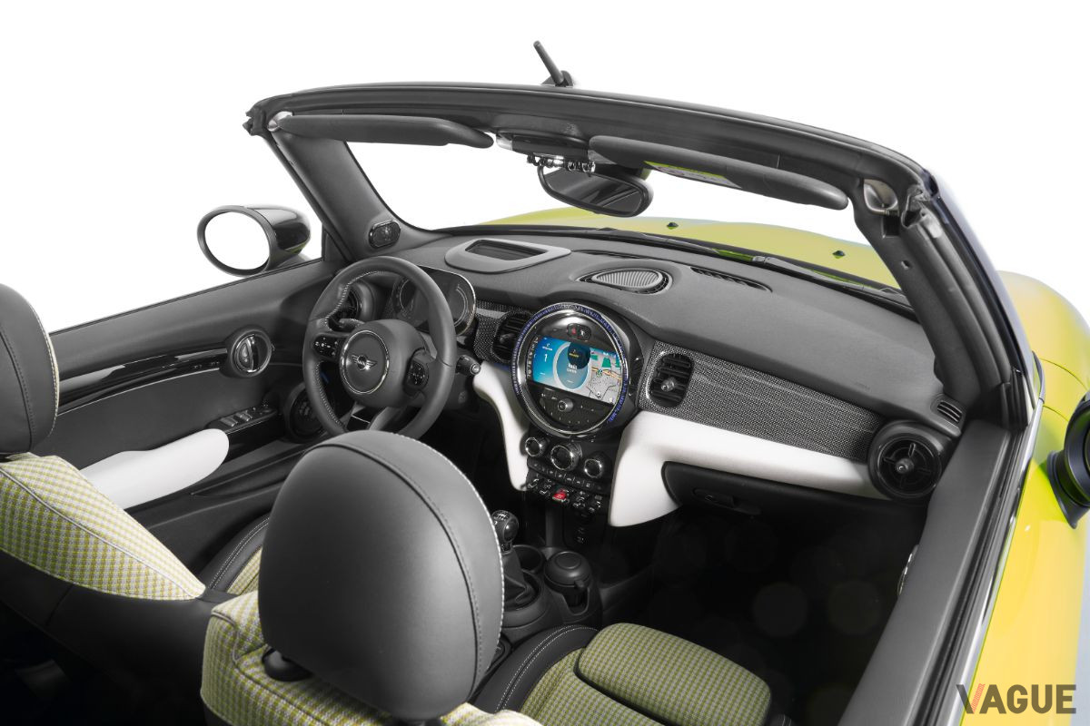 改良新型「MINIコンバーチブル」のインテリア