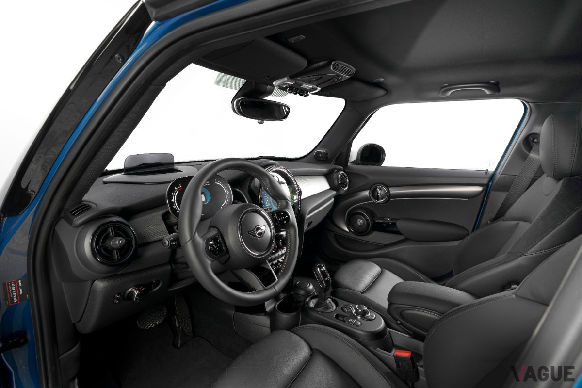 改良新型「MINI5ドア」のインテリア