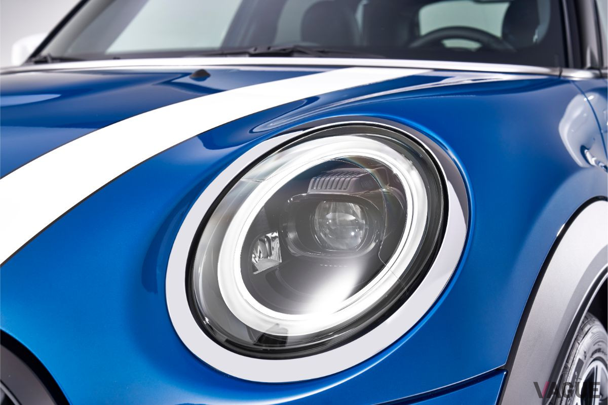 改良新型「MINI5ドア」のLEDヘッドライト
