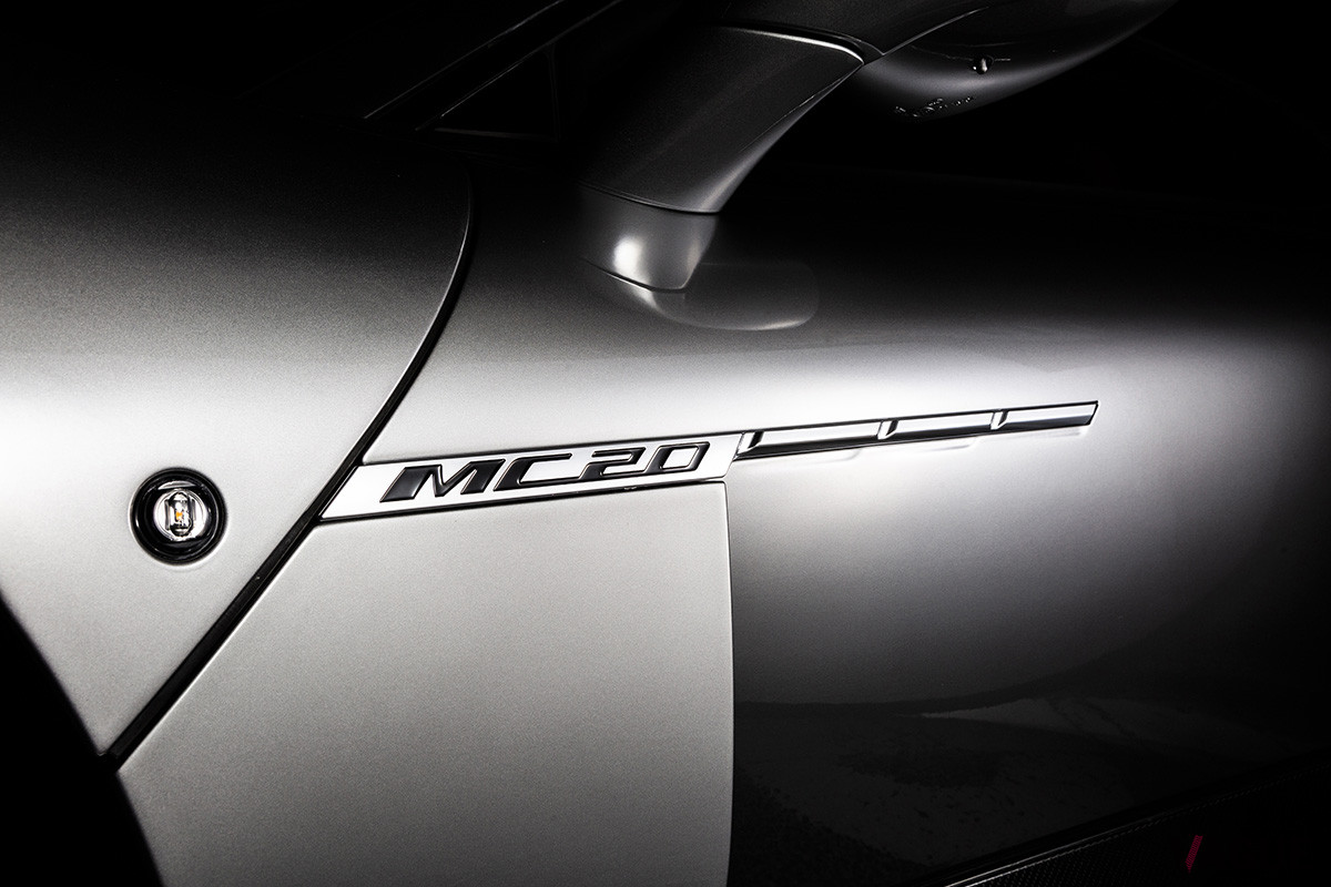 ボディサイドに「MC20」のレターロゴ