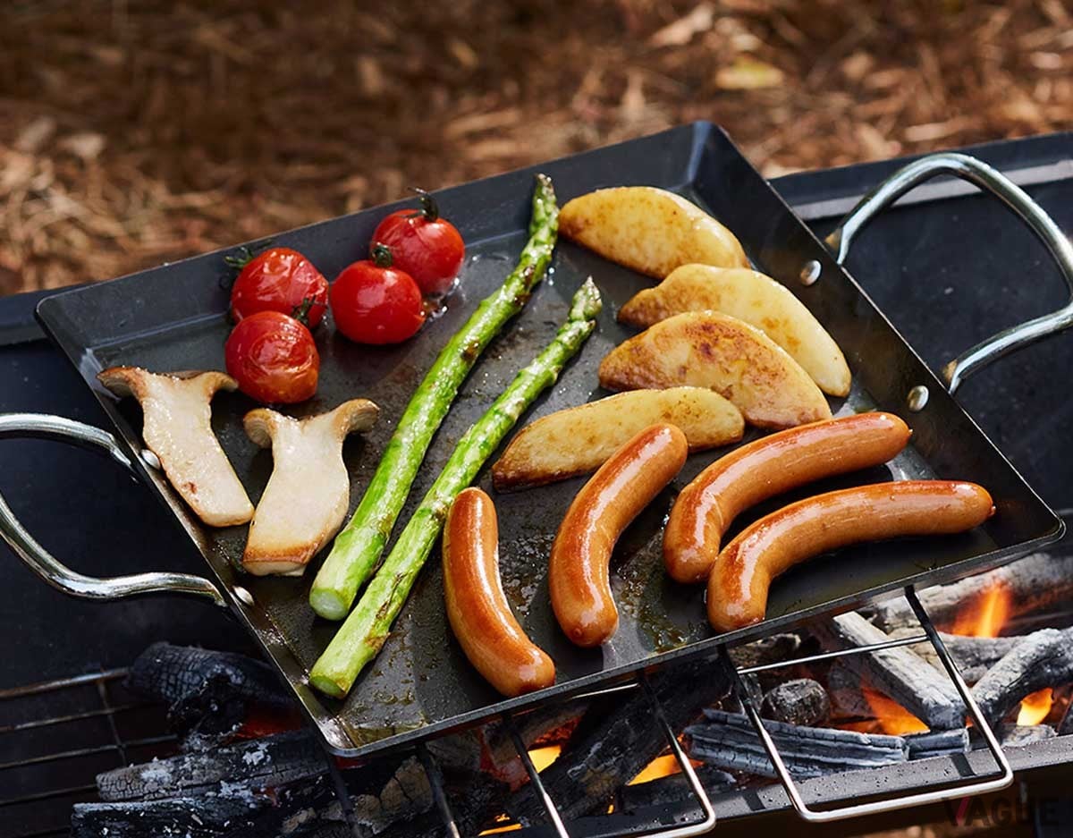 4辺にフチがついているので食材が転がり落ちる心配がない