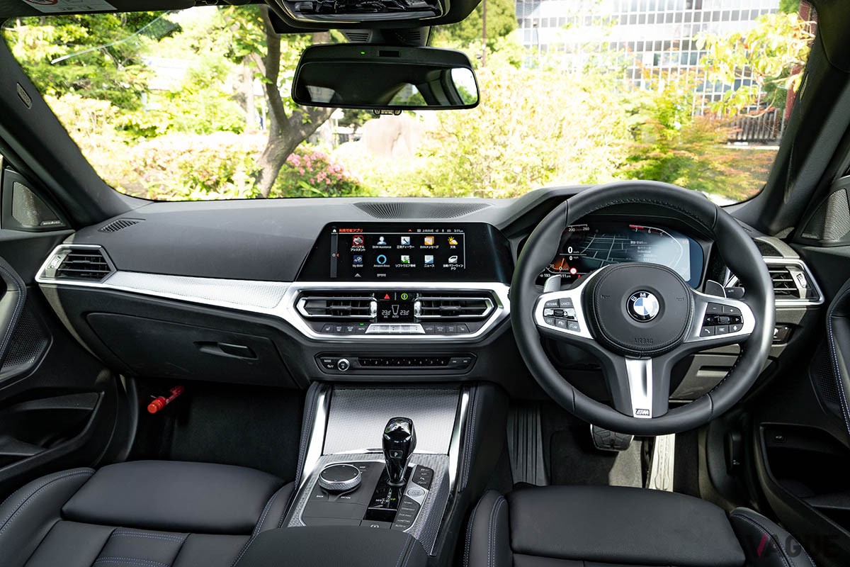 M240i xDriveクーペのコックピット。レイアウトは3シリーズのそれを踏襲