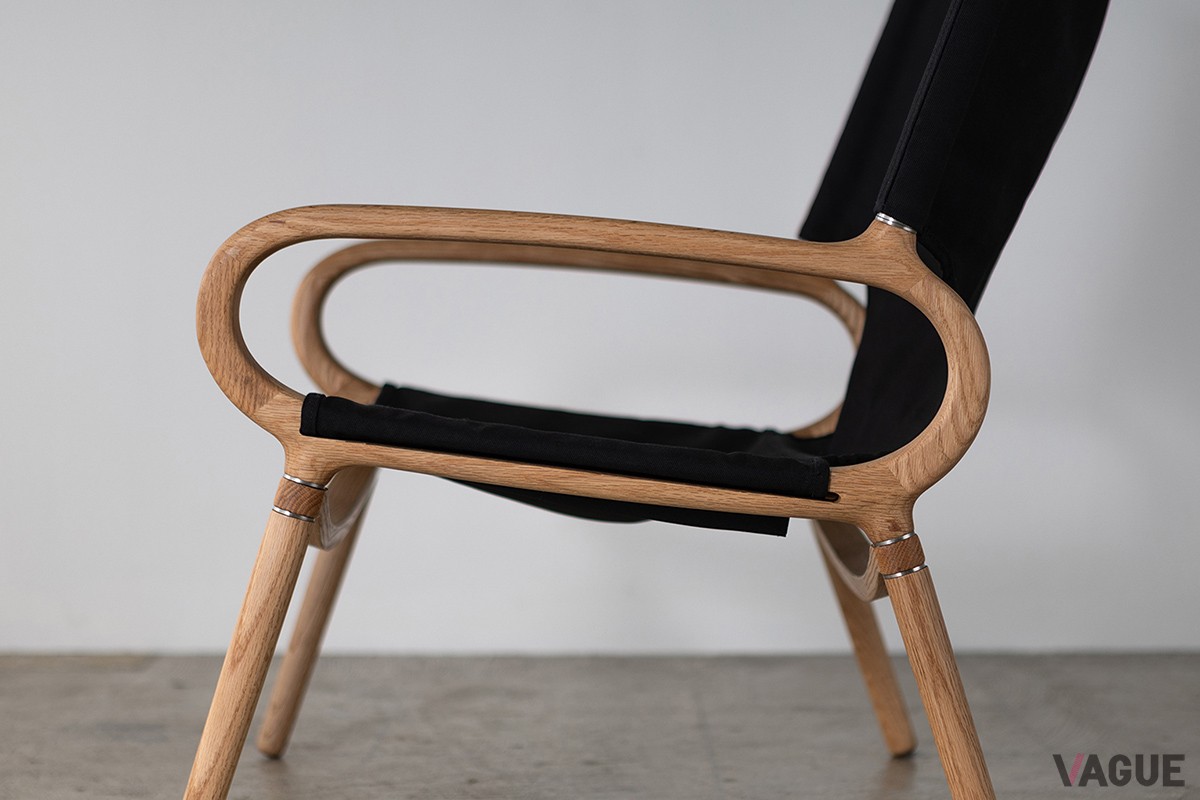 楕円形のひじかけは、アウトドアシーンで頻度の高い“立ち座り”動作の際の支えとして活躍