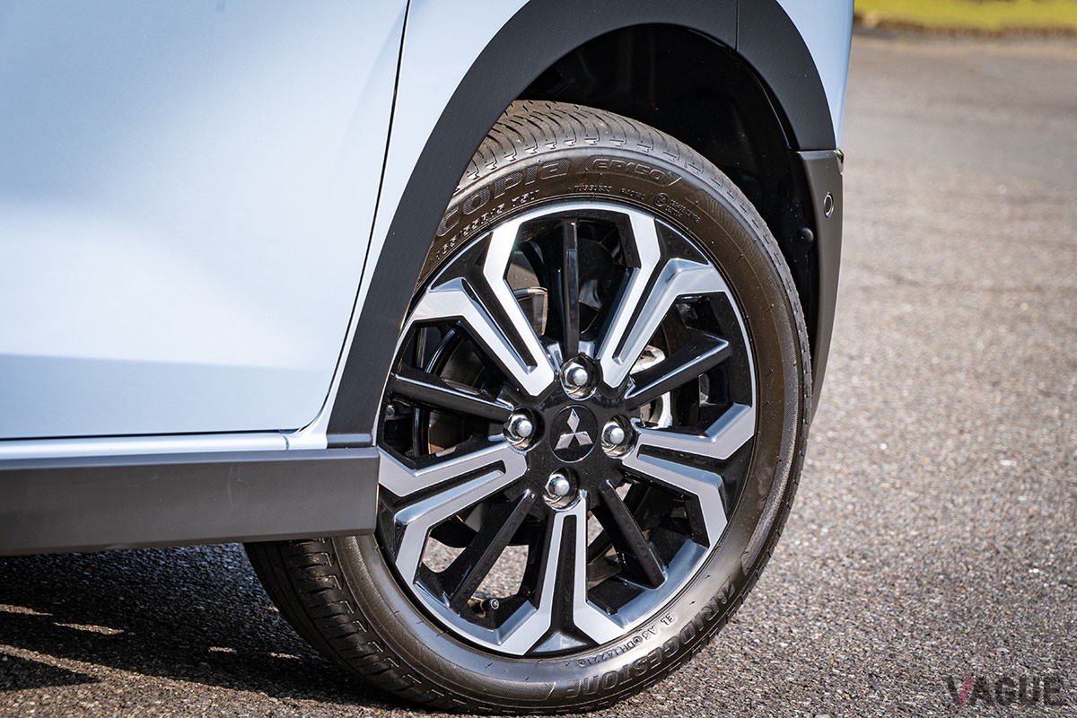 上級グレード「P」のタイヤサイズは165／55R15。ホイールには光輝切削加工が施される